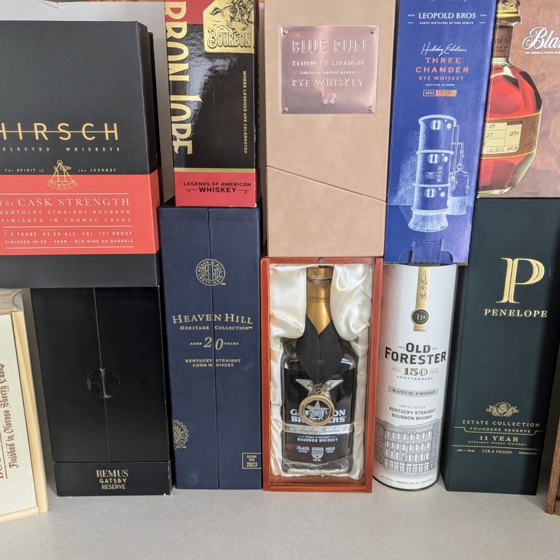 12 samples of boxes whiskeys!