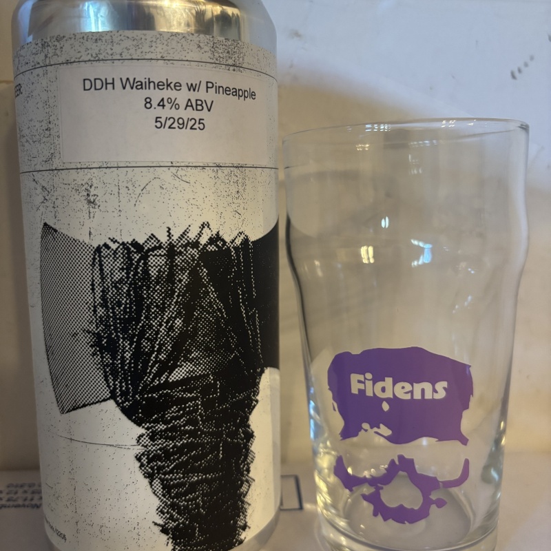 Fidens crowler with skull glass