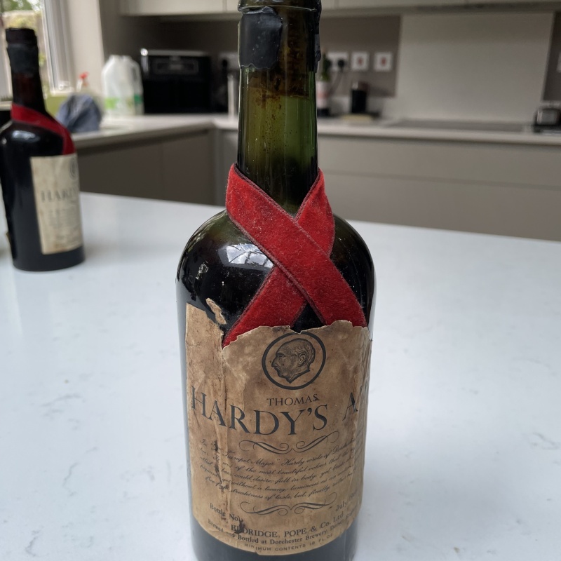 Eldridge Pope Thomas Hardy's Ale: 1968 pint bottle (A0913) - 1st year of production